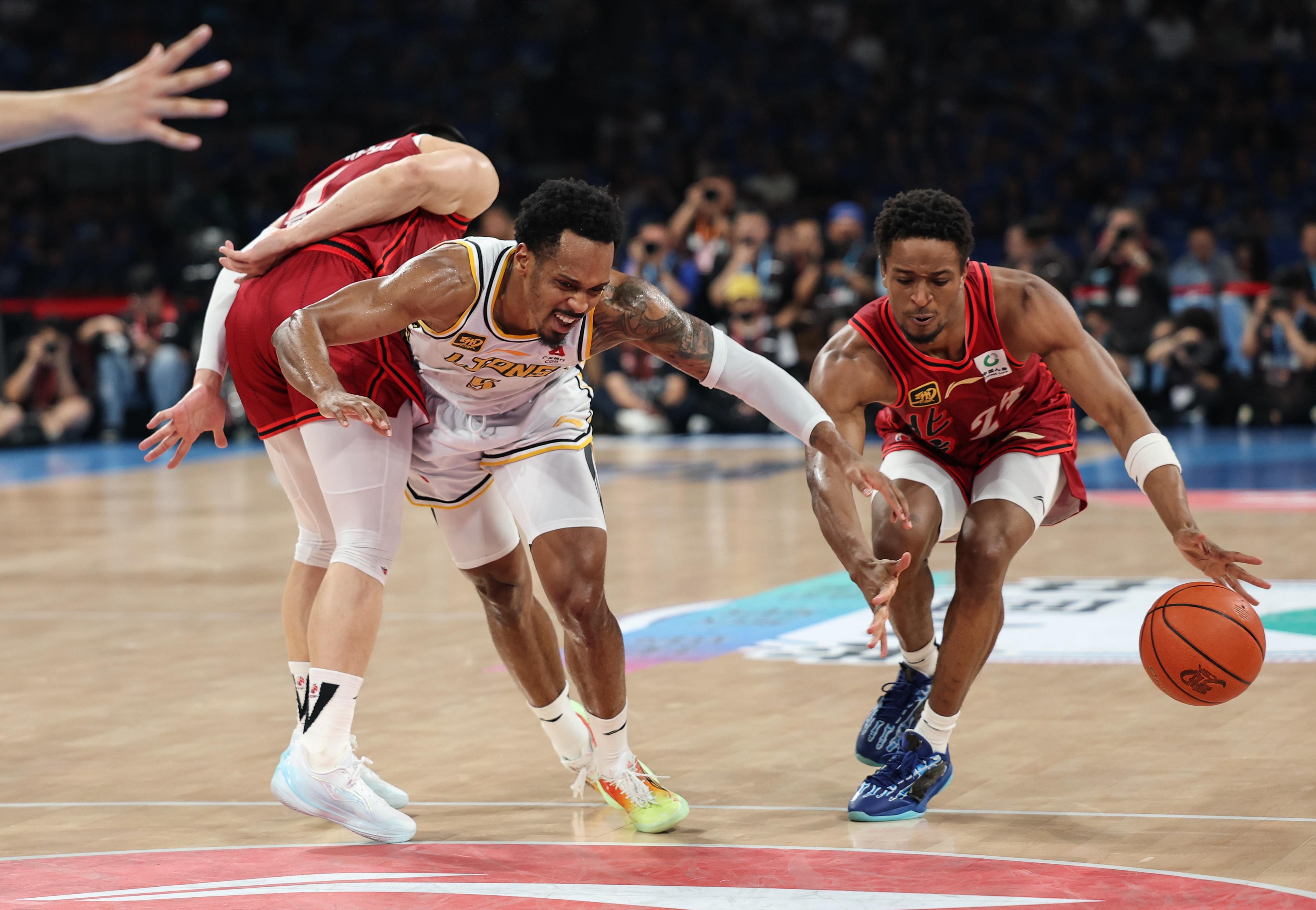 九游娱乐包含洛杉矶湖人训练开放日，集结日强势反弹引欢呼，CBA常规赛在即，数据趋势出现新变化的词条